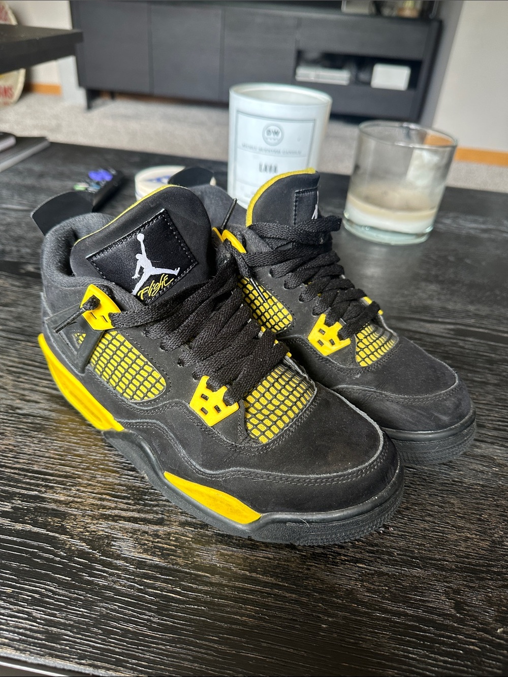 Jordan Retro 4 Black/Yellow youth Sneakers